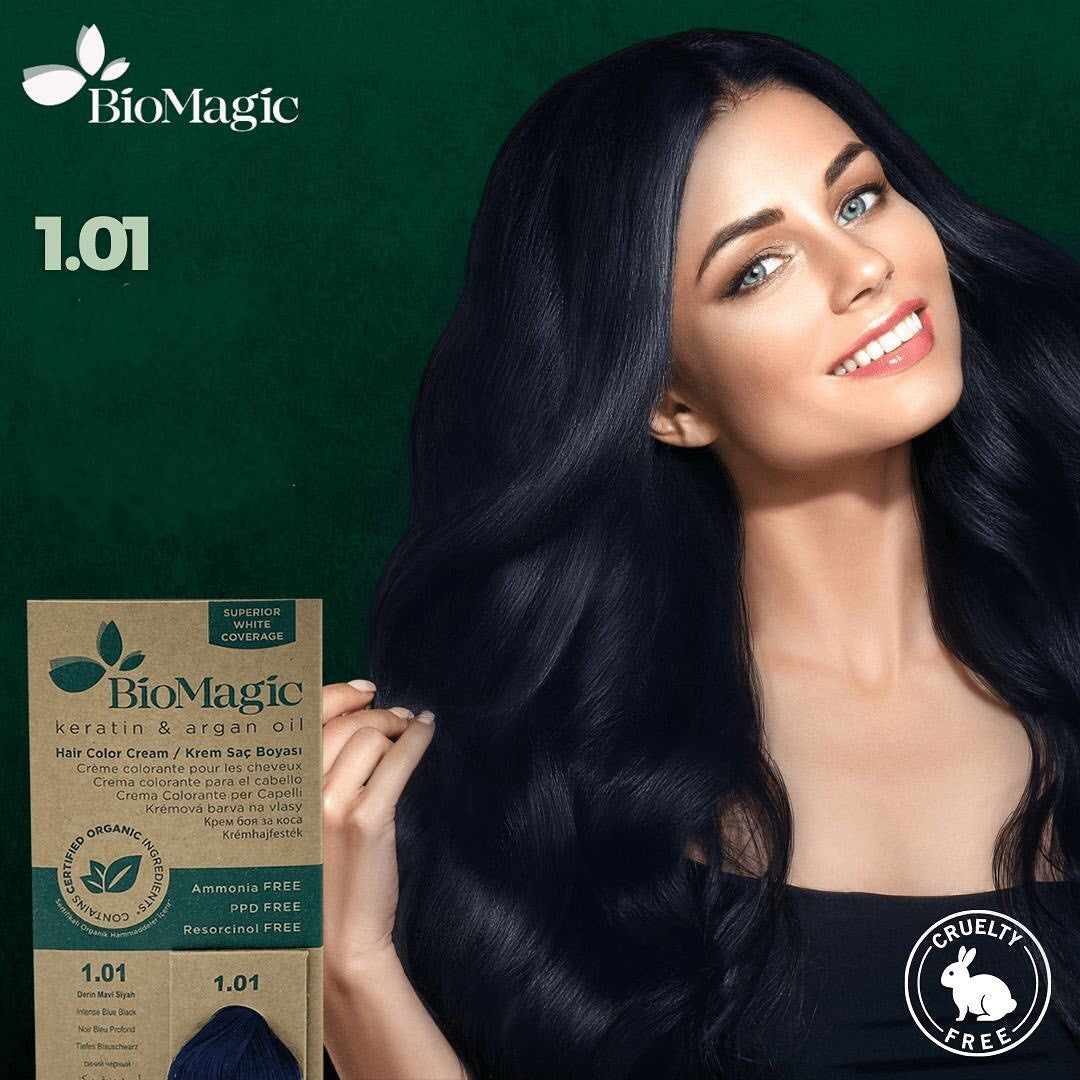 BioMagic blauw zwart haarverf, vrouw met blauwzwart haar